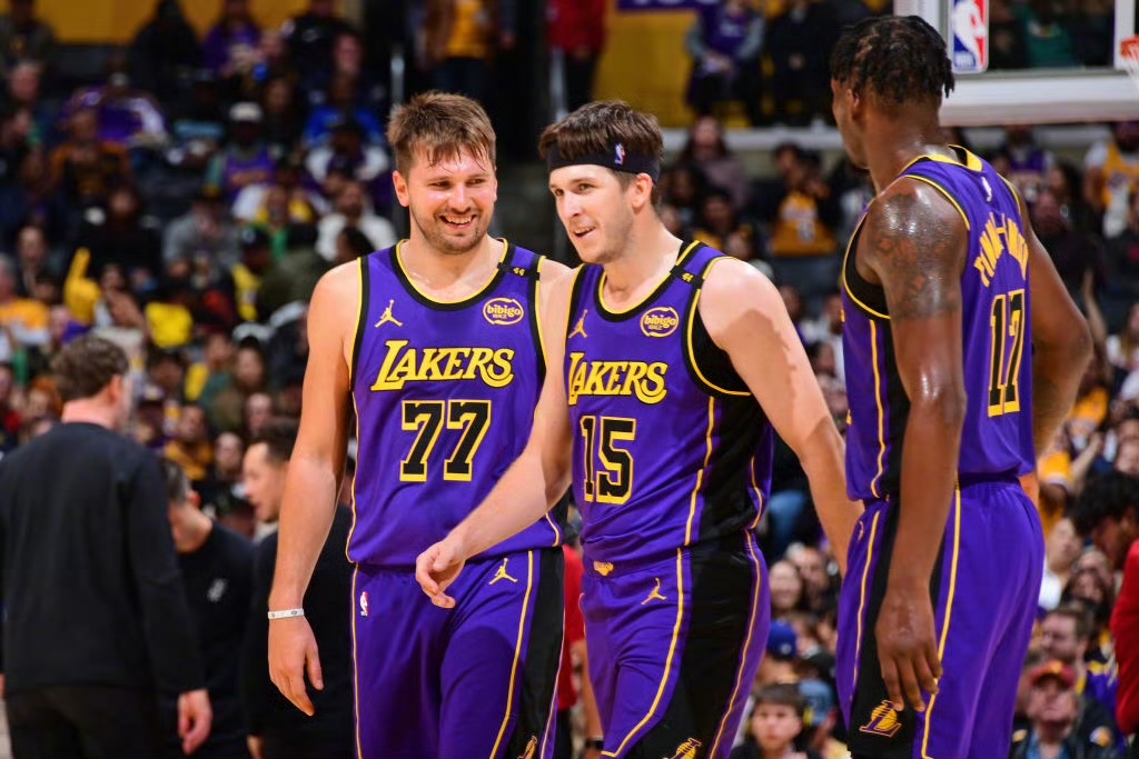 爱游戏入口包含德甲赛前走向成谜；洛杉矶湖人止住颓势；信心回归；更衣室氛围转暖的词条