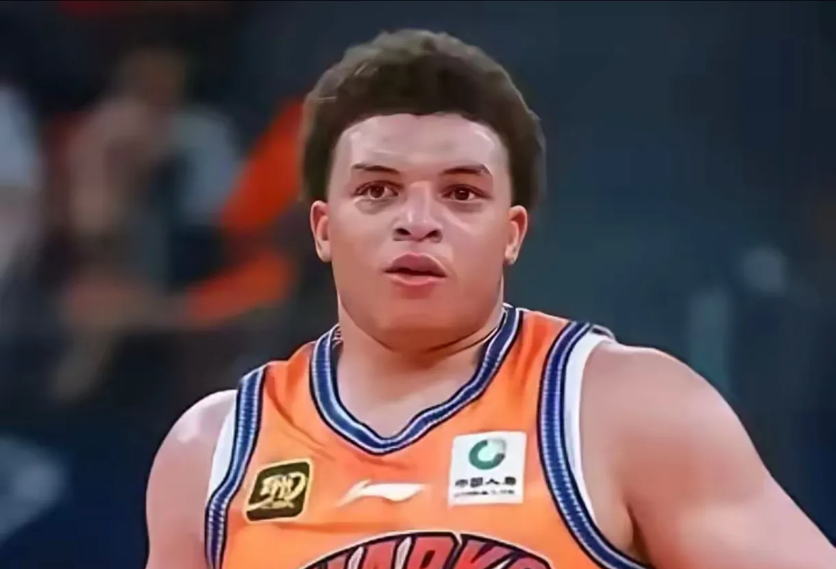 包含广东宏远复出首秀备战NBA季后赛波士顿凯尔特人围绕NBA总决赛伤情更新，转折点密尔沃基雄鹿远射贴柱直接炸裂的词条